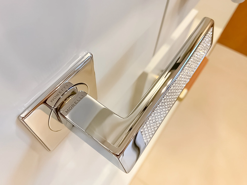 Ручка дверная DOLCE VITA S1 CRO раздельная на квадратной розетке, цвет - хром, латунь фото 2 Ручка дверная DOLCE VITA S1 CRO раздельная на квадратной розетке, цвет - хром, латунь фото купить в Астрахани